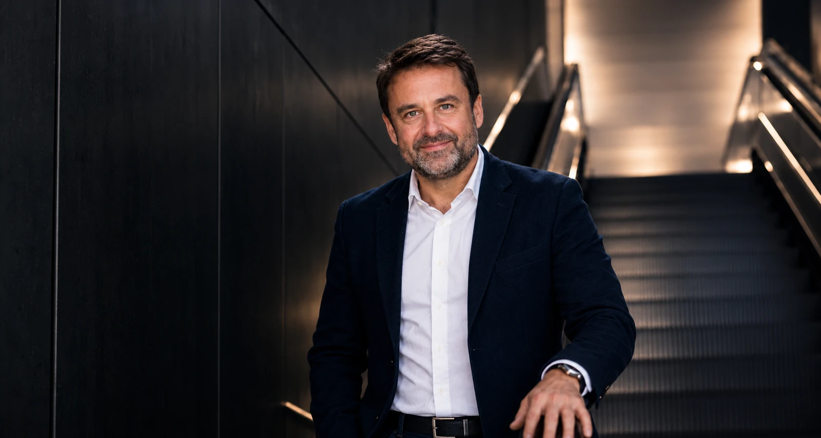 Frank Gessner an einer Rolltreppe